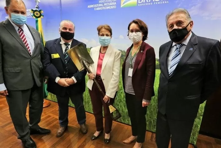 Federarroz entrega pauta de reivindicações para ministra da Agricultura