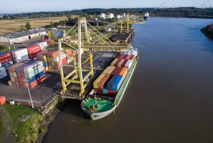 Wilson Sons é a empresa que mais movimenta cargas em contêineres por via fluvial no Brasil