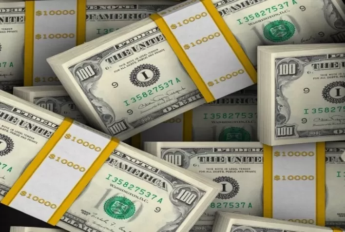 Dólar tem leve queda ante real após sequência de ganhos recente, mas cautela permanece