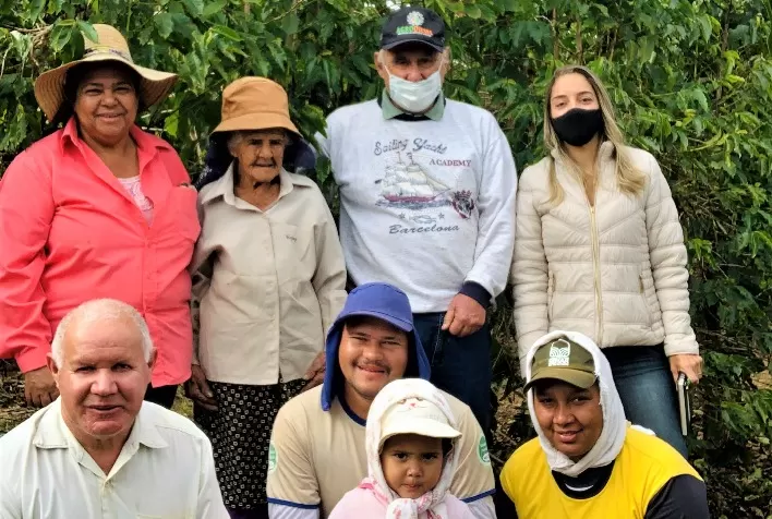 Agricultora de 88 anos é referência na família de produtores de café em Varginha
