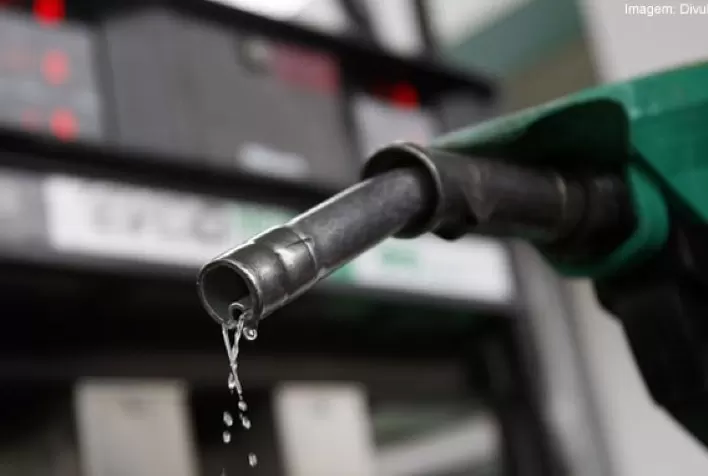 Queda na demanda por etanol reduz preço de combustíveis