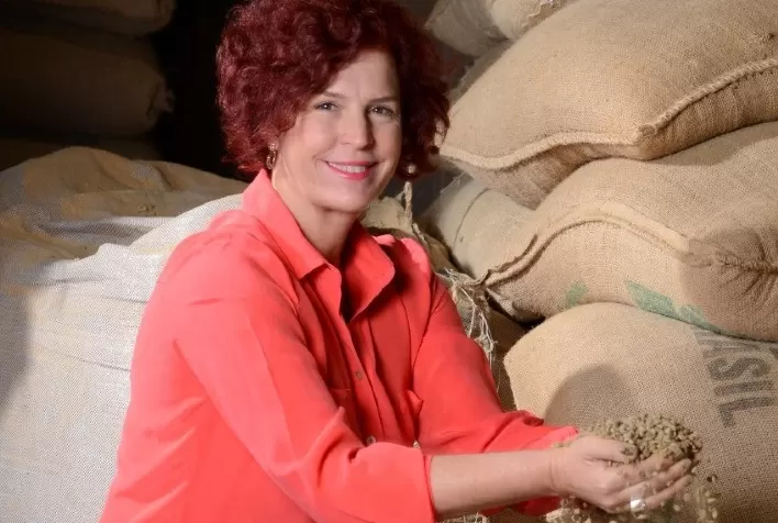 “Café: da commodity ao especial” é o tema apresentado por Flávia Lancha, da Café Labareda, no Top Farmers