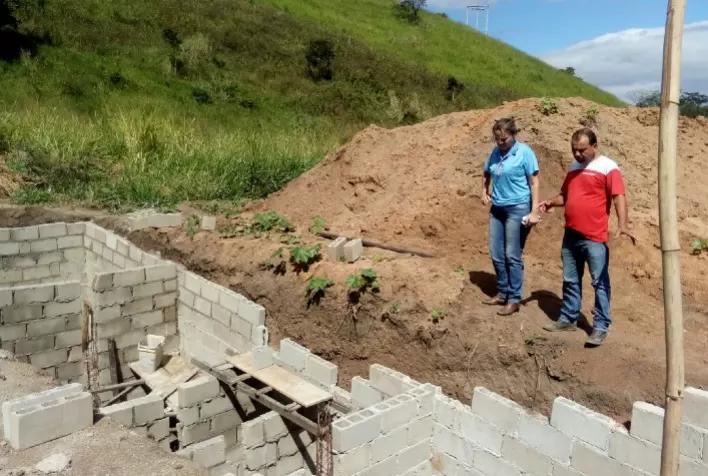 Emater-MG orienta produtor no tratamento adequado de dejetos suínos em Itabirinha