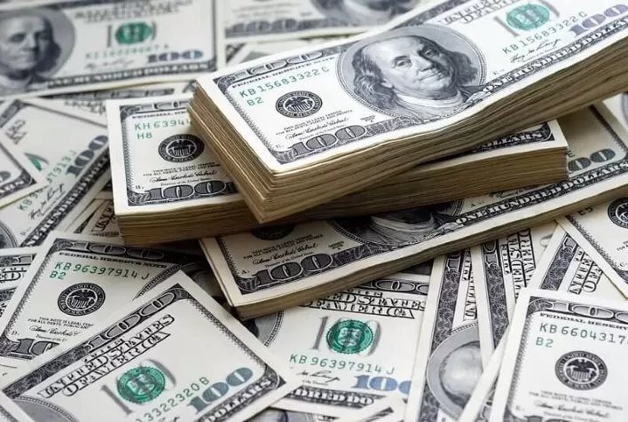 Dólar recua ante real após ata do Copom e em ajuste após ganhos recentes