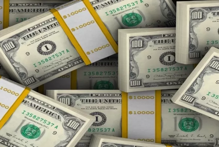 Dólar tem alta ante real com busca global por segurança e de olho em fluxo