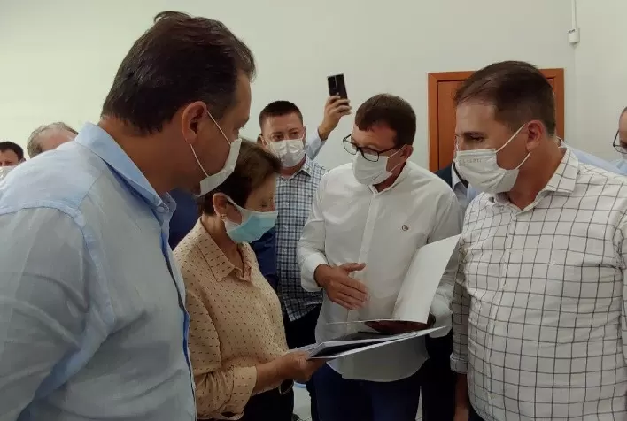 Presidente da ACCS entrega pleitos da suinocultura à ministra