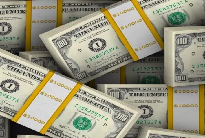 Dólar reverte perdas ante real com mercado avaliando impacto do IPCA sobre política monetária