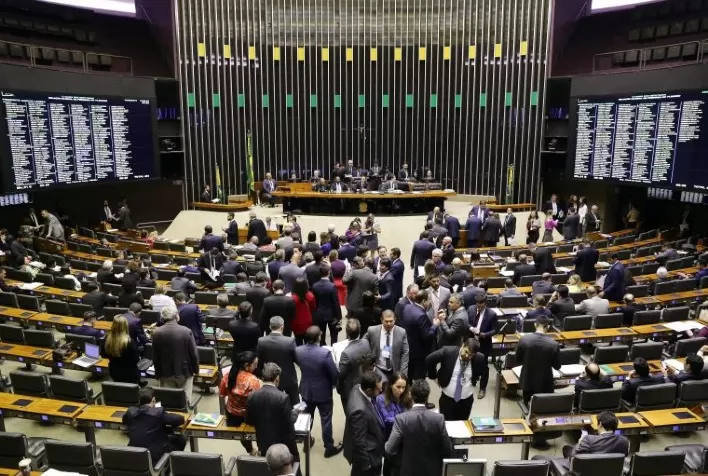 Câmara aprova mudança de regras de ICMS sobre combustíveis, texto vai para sanção