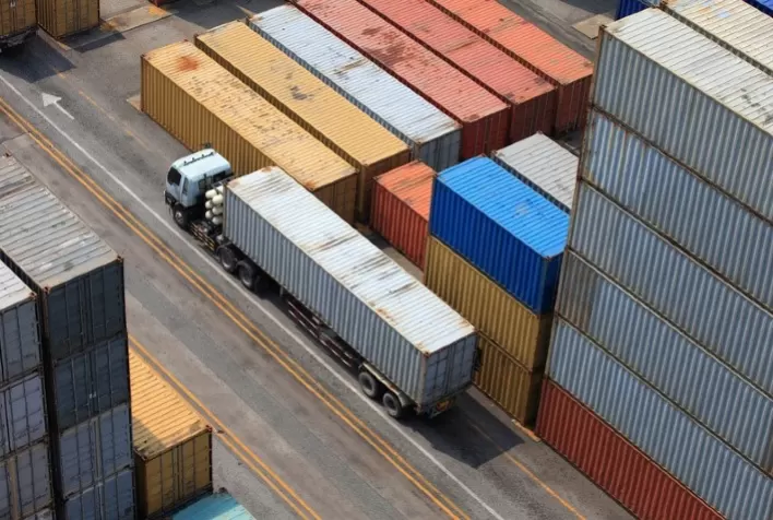 Alta dos combustíveis exige logística urgente para transporte de cargas no Brasil, afirma especialista