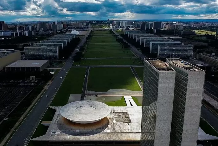 Sob pressão, governadores marcam reunião em Brasília para discutir combustíveis