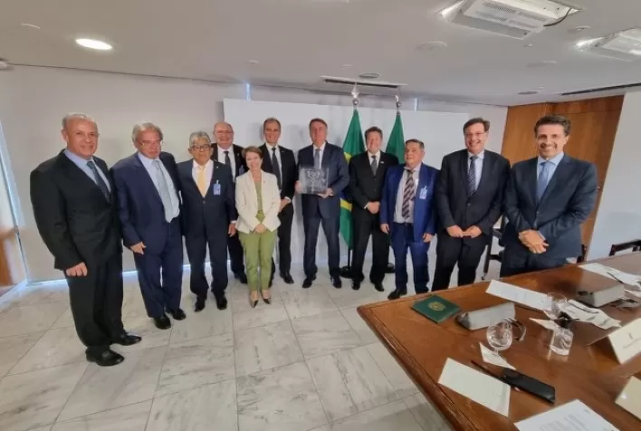 Bolsonaro reúne cinco ministros para tratar de pautas do setor canavieiro