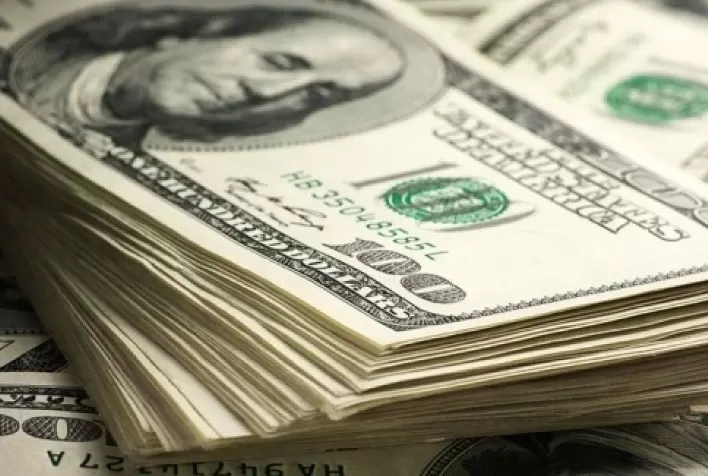 Dólar cai pelo 7° pregão e chega a ir abaixo de R$4,80 com manutenção de fluxos para Brasil