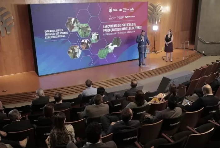 CNA, IDH e Carrefour lançam protocolo de rastreabilidade de bezerros