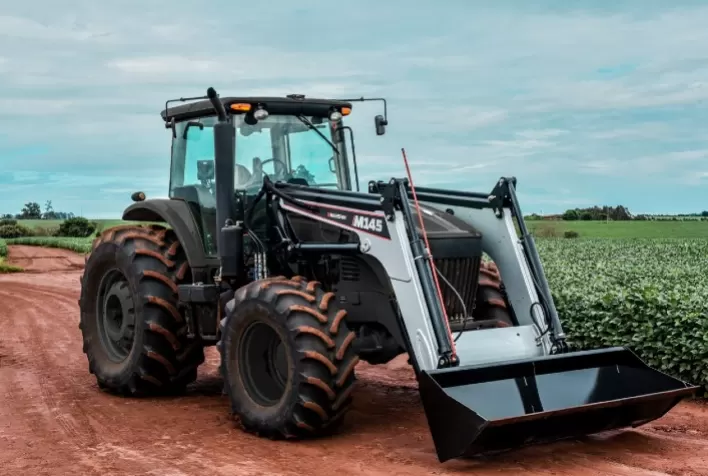 Marispan lança carregador frontal M145 para tratores com até 240CV de potência na Agrishow