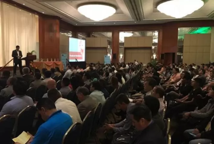 Cobb-Vantress debate manejo na primeira semana para melhor desempenho das aves no SBSA