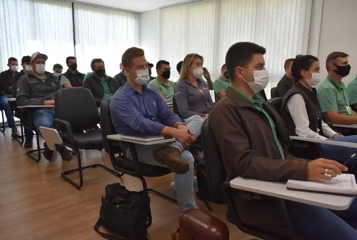 CCGL/RTC promove treinamento de diagnose e manejo de doenças em soja