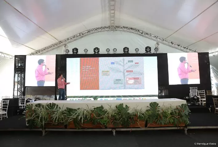 Potencial dos biológicos na cafeicultura é apresentado por palestrante na Fenicafé