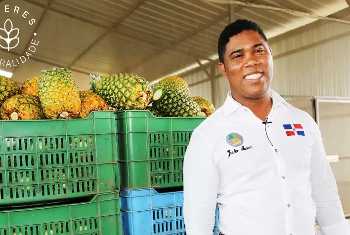 Joelin Santos, criador de uma associação de produtores de abacaxi que transformou vidas na República Dominicana, é reconhecido pelo IICA como “Líder da Ruralidade”