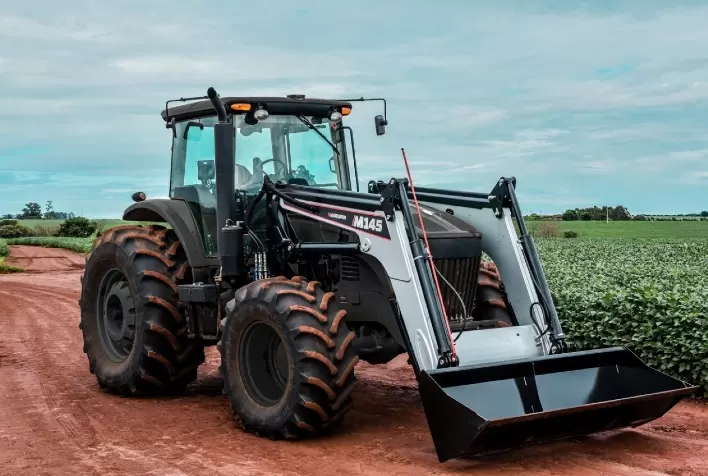 Ao comemorar 50 anos, Marispan lança carregador frontal M145 na Agrishow e anuncia investimento para expansão da fábrica