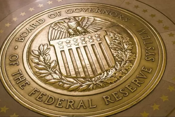Fed eleva taxa básica de juros dos EUA para entre 0,75% e 1,0%