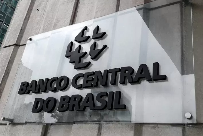 BC vê risco de desaceleração econômica à frente e reconhece deterioração inflacionária