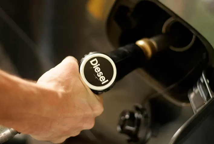 Diesel tem alta de 4,05% nos postos brasileiros e preço médio fecha em abril a R$ 6,870, aponta Ticket Log