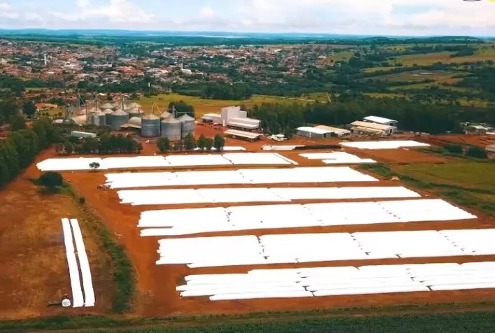 Cooperativa aposta em silos-bolsa para aumentar capacidade de armazenamento de grãos