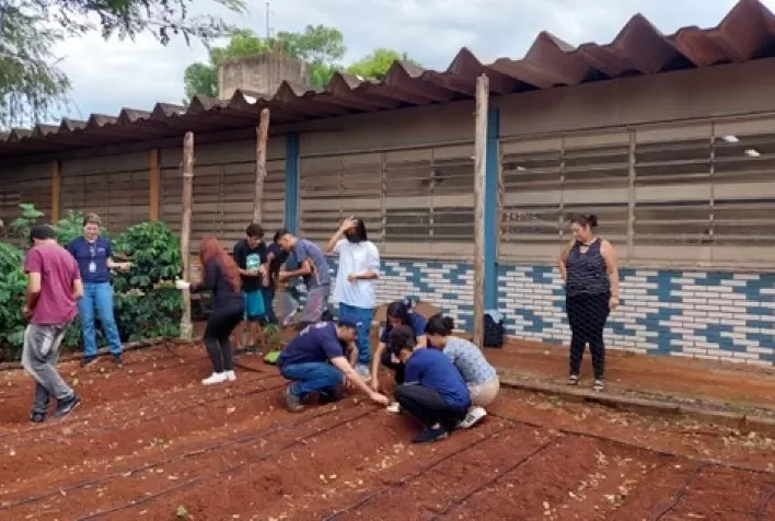 Escolas de Ribeirão Preto ganham hortas com sistema de irrigação por gotejamento