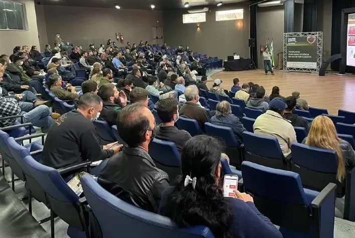 Caravana Embrapa FertBrasil leva tecnologias e conhecimento sobre uso eficiente de fertilizantes à região de Itapetininga