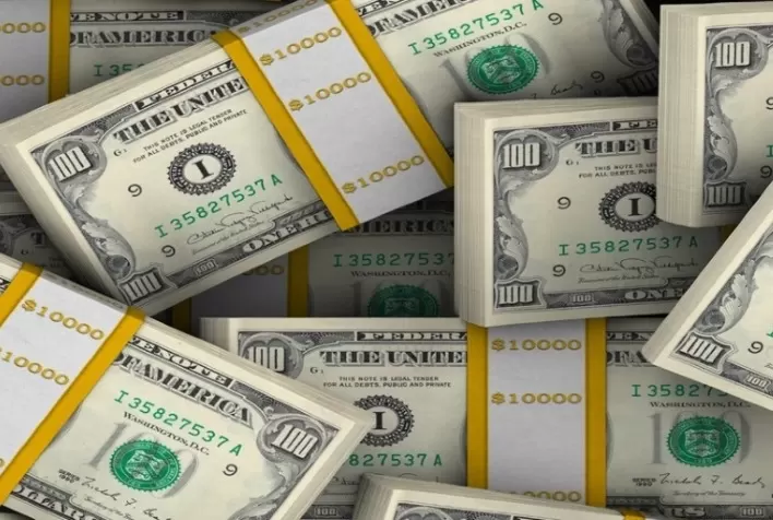 Dólar oscila após disparada da véspera, com fiscal e política monetária no radar