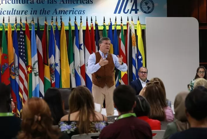 A agricultura intensiva em conhecimento é fundamental para transformar o setor agrícola e enfrentar a insegurança alimentar global, afirma Diretor Geral do IICA