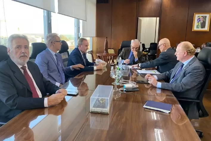 Agronegócio do Paraná vai ao Governo Federal pedir providências para normalizar fluxo de mercadorias primárias em aduanas brasileiras