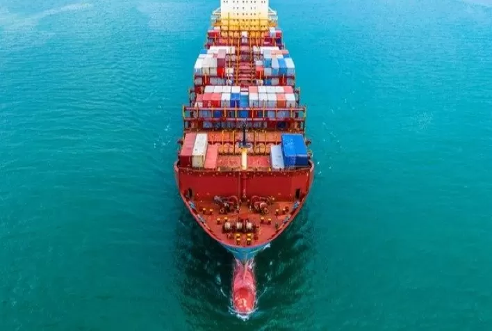 Exportações da China ganham velocidade, mas os riscos globais afetam perspectivas