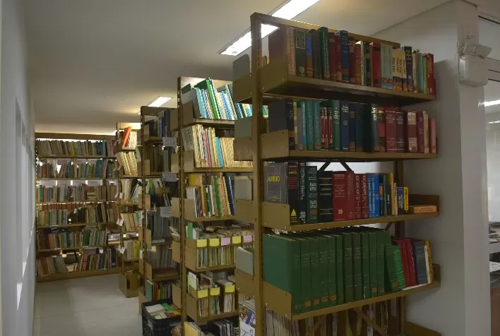 Emater abre ao público biblioteca especializada no agro com 20 mil volumes