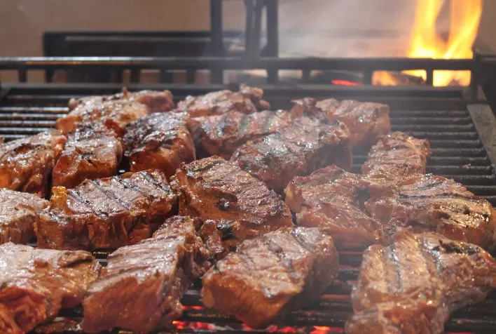 Carcaça inteira de búfalo será preparada em festival binacional de gastronomia