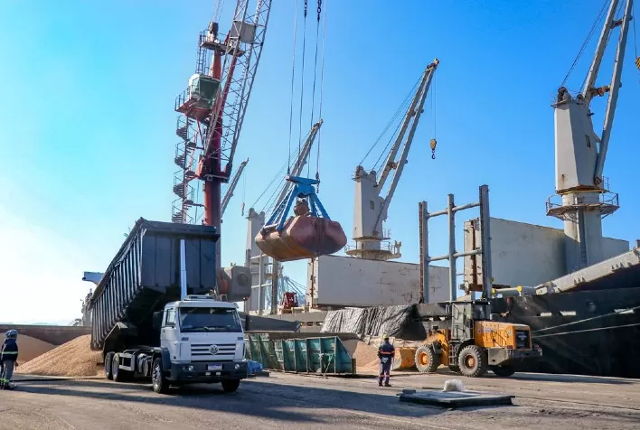 Porto de Imbituba realiza exportação de pellets de madeira