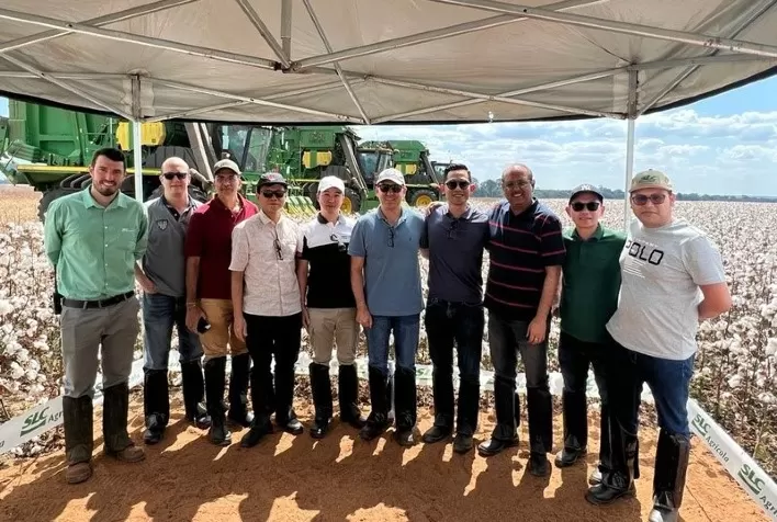 SLC Agrícola recebe comitiva da Indonésia para conhecer o processo de fabricação do algodão