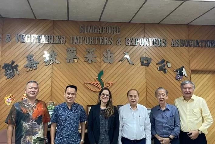 CNA visita porto de Singapura