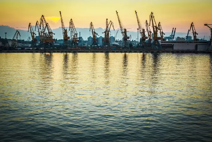Grãos/Ucrânia: primeiro comboio de navios com quase 60 mil t de milho deixa Odessa nesta sexta-feira