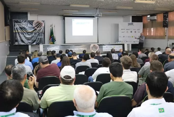 Caravana Embrapa encerra circuito gaúcho por Pelotas e aborda uso de fertilizantes na agricultura familiar