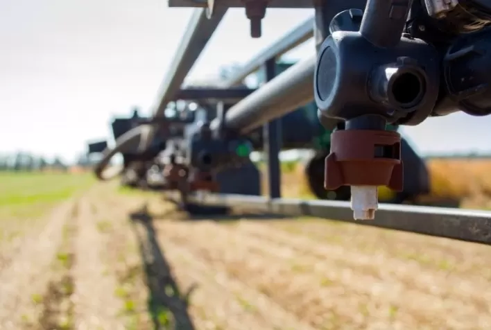 Com a aproximação do início da safra de soja, agricultores do Rio Grande do Sul se preparam em curso para aplicação de herbicidas hormonais