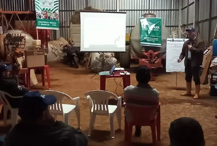Dia de Campo em Lajeado Grande apresenta indicadores de propriedade da área de pecuária leiteira