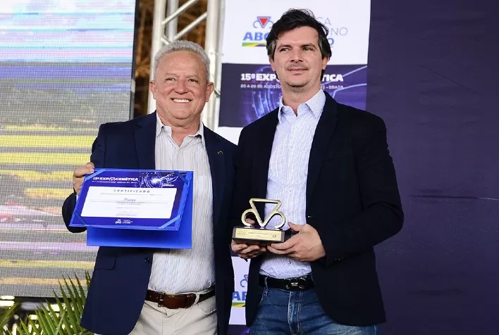 Parceira no projeto “Zebu, carne de qualidade”, Premix é homenageada na ExpoGenética