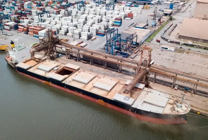 Segunda safra de milho movimenta o mercado de frete marítimo nos portos do Paraná