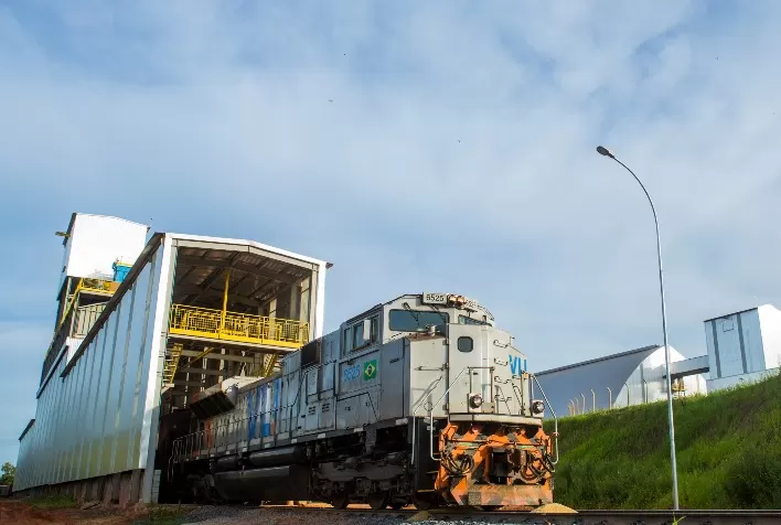Sistema integrado da VLI inicia transporte de fertilizantes para safra 2023