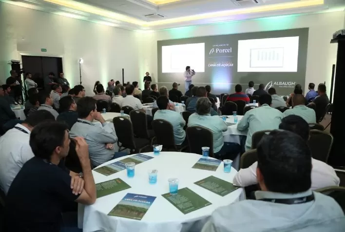 Setor produtivo se reúne, em Ribeirão, no lançamento de inseticida para controle aéreo da cigarrinha-das-raízes