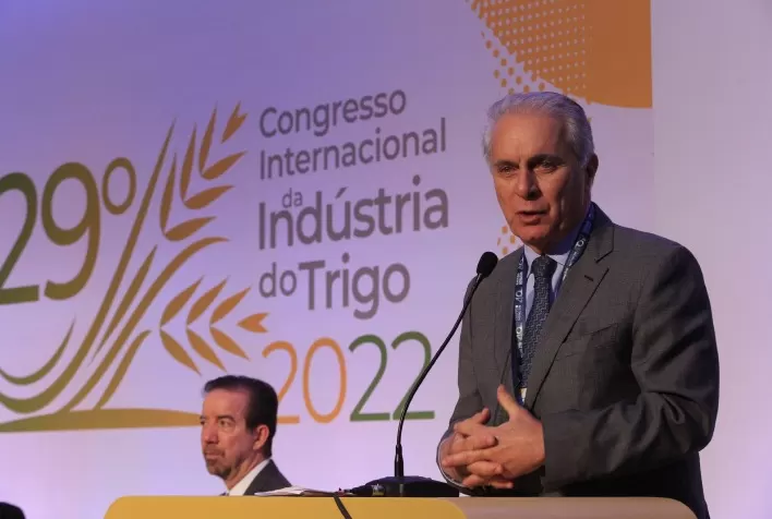 Trigo é o maior desafio do Brasil, declara Ministro da Agricultura no Congresso da Abitrigo