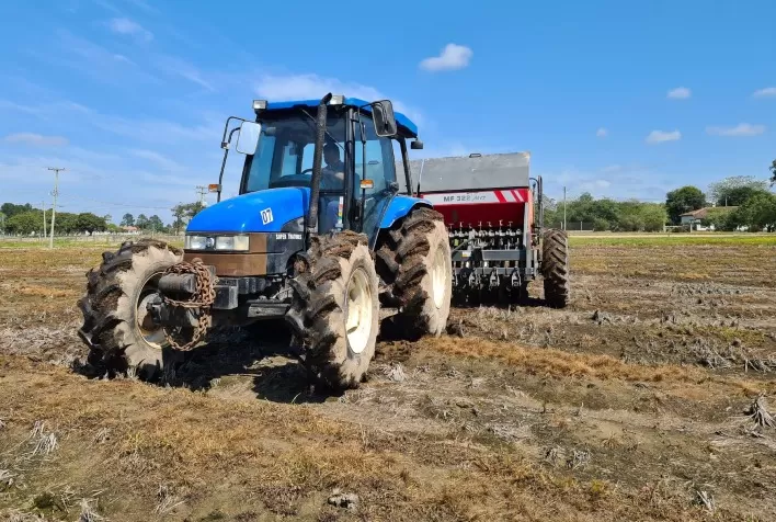 Inicia plantio da lavoura destinada ao ato de Abertura Oficial da Colheita de Arroz