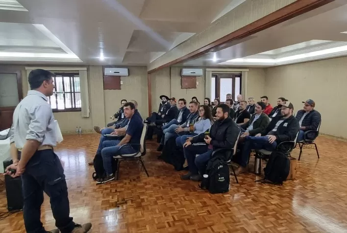 Técnicos da ATeG Ovinocultura de Corte aperfeiçoam conhecimentos em Treze Tílias