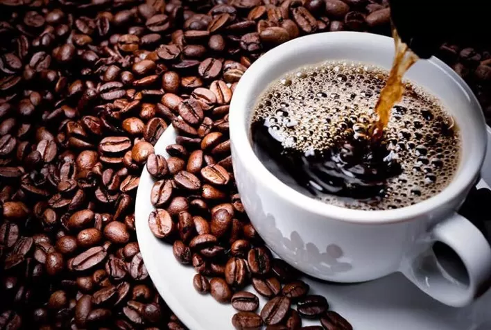 Em ajuste de posição, café volta a subir nesta manhã de 5ª em NY e Londres